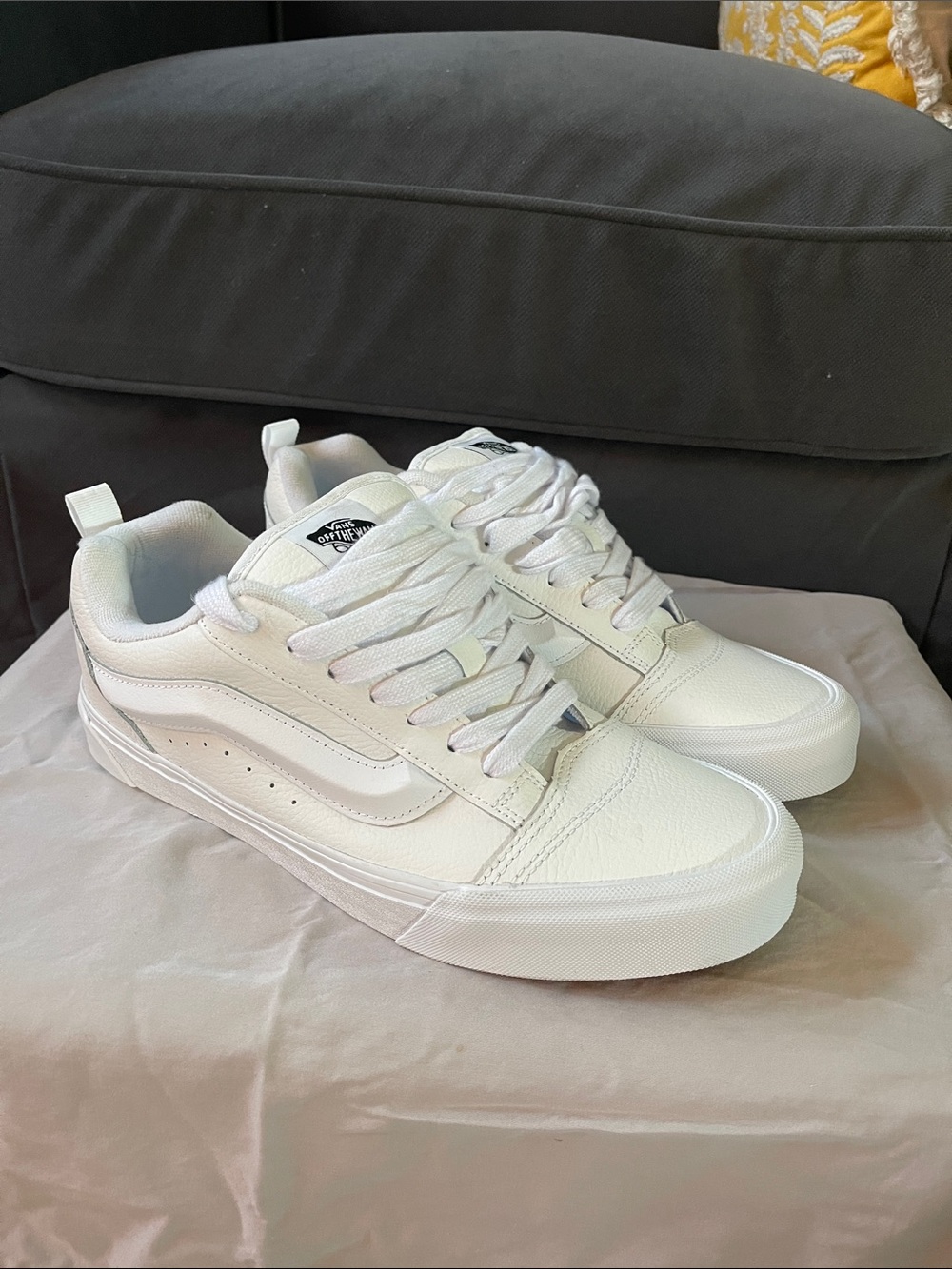 Vans White Low-Top Leather Skate Sneakers Mens size 11